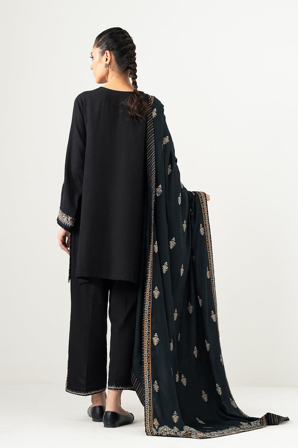 UNSTITCHED EMBROIDERED SUIT