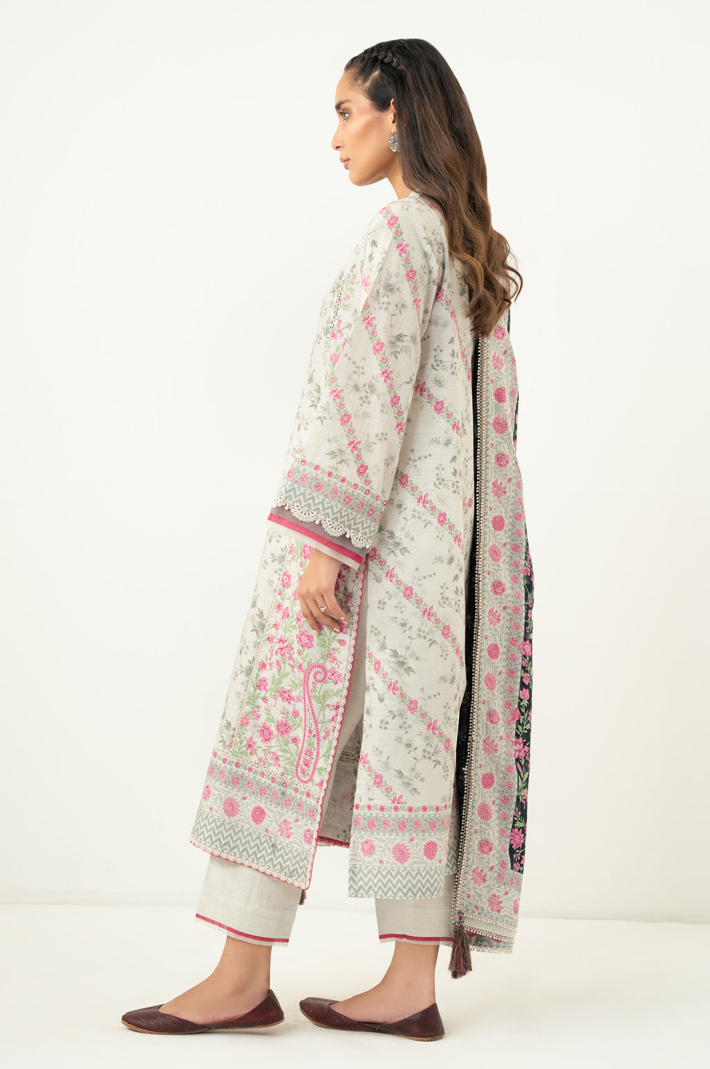 UNSTITCHED EMBROIDERED SUIT