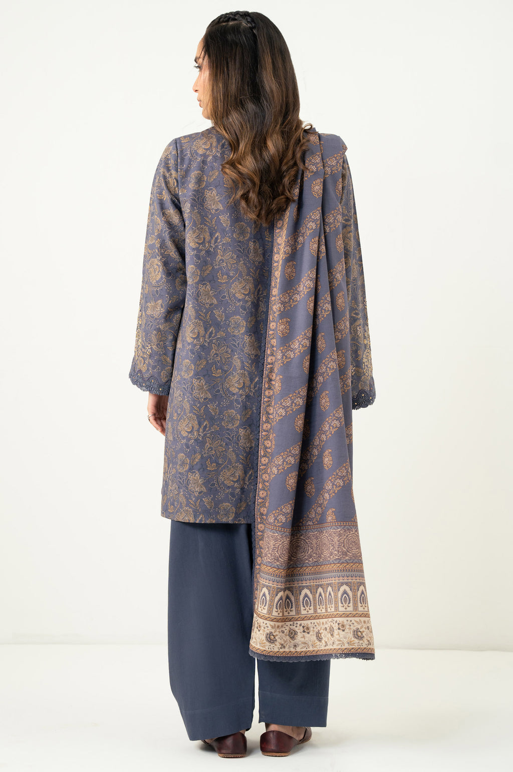 UNSTITCHED EMBROIDERED SUIT