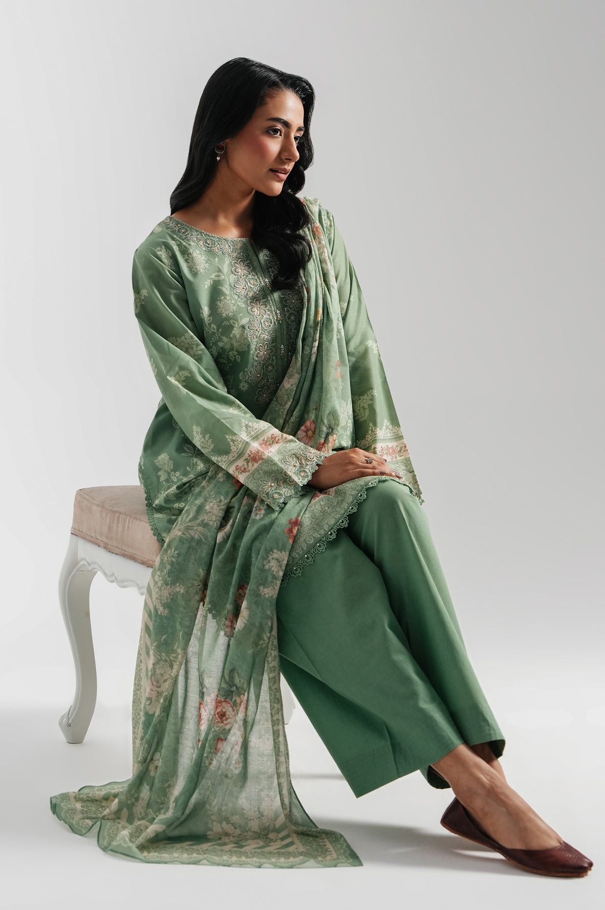 UNSTITCHED EMBROIDERED SUIT
