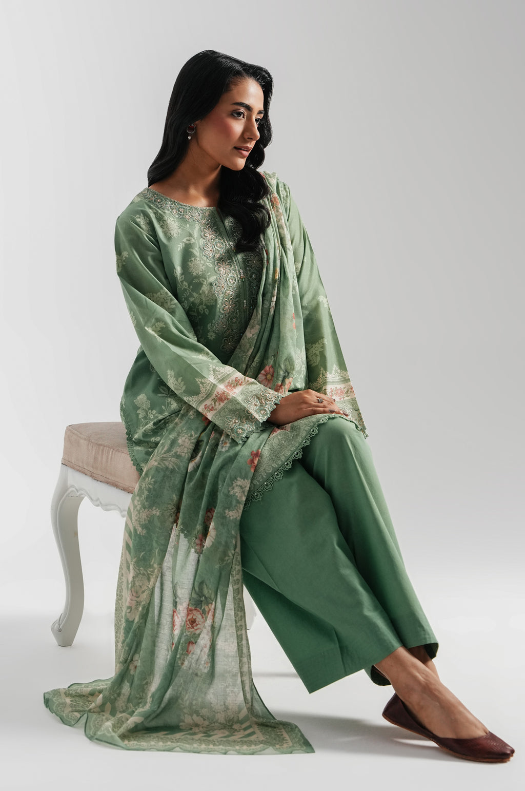 UNSTITCHED EMBROIDERED SUIT