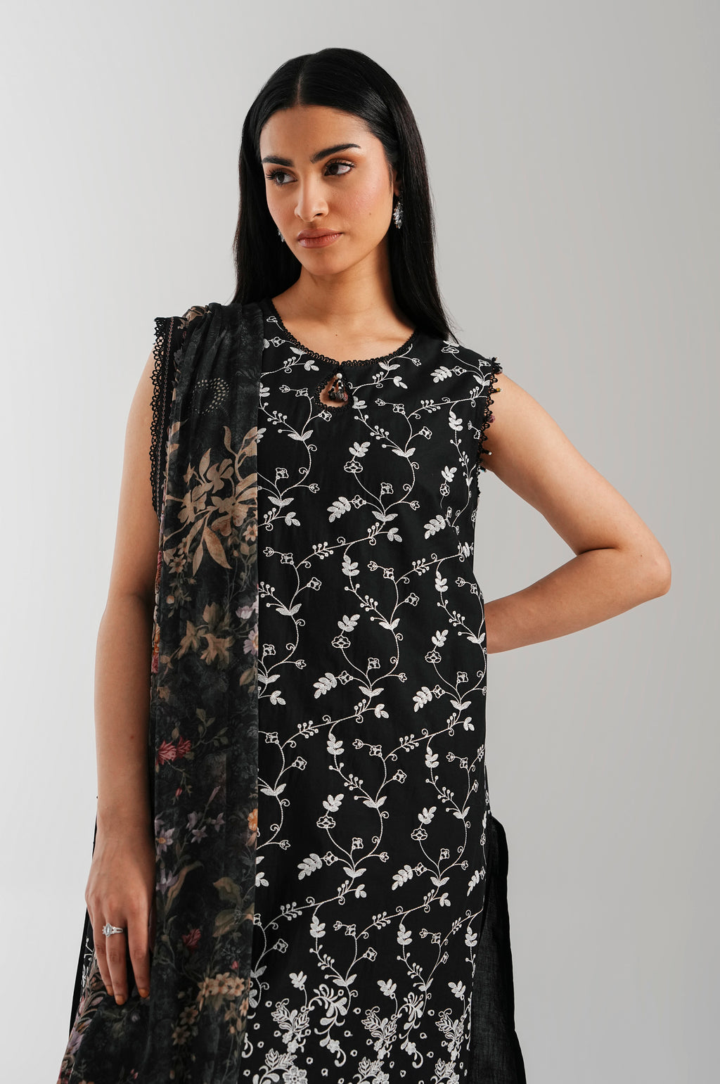 UNSTITCHED EMBROIDERED SUIT