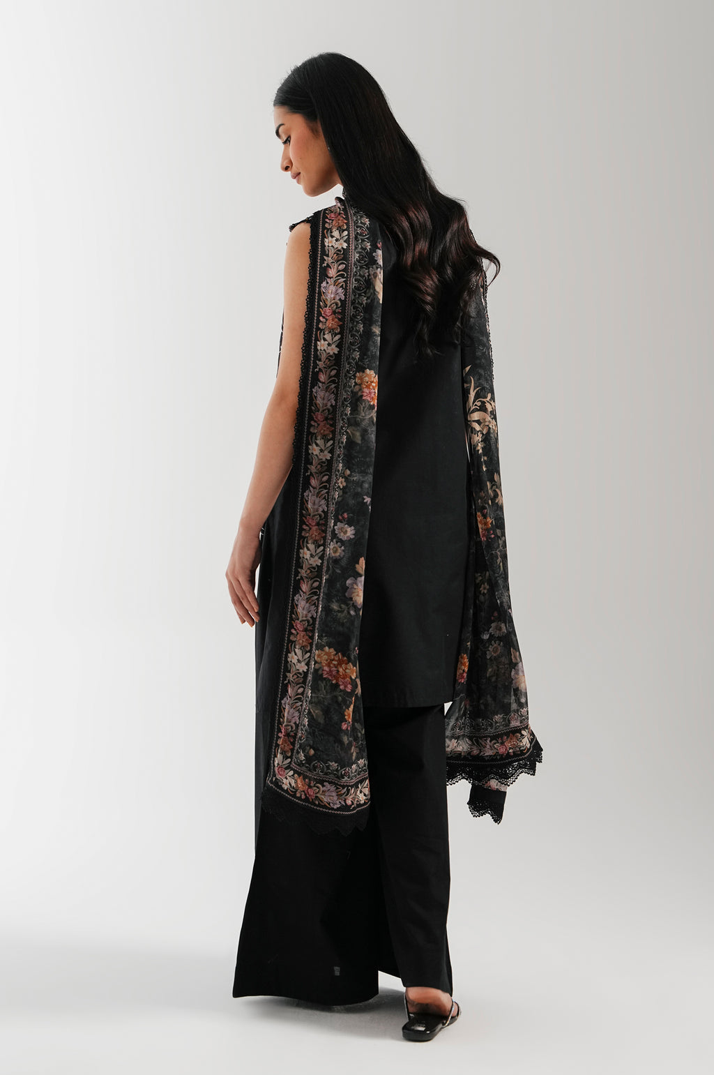 UNSTITCHED EMBROIDERED SUIT