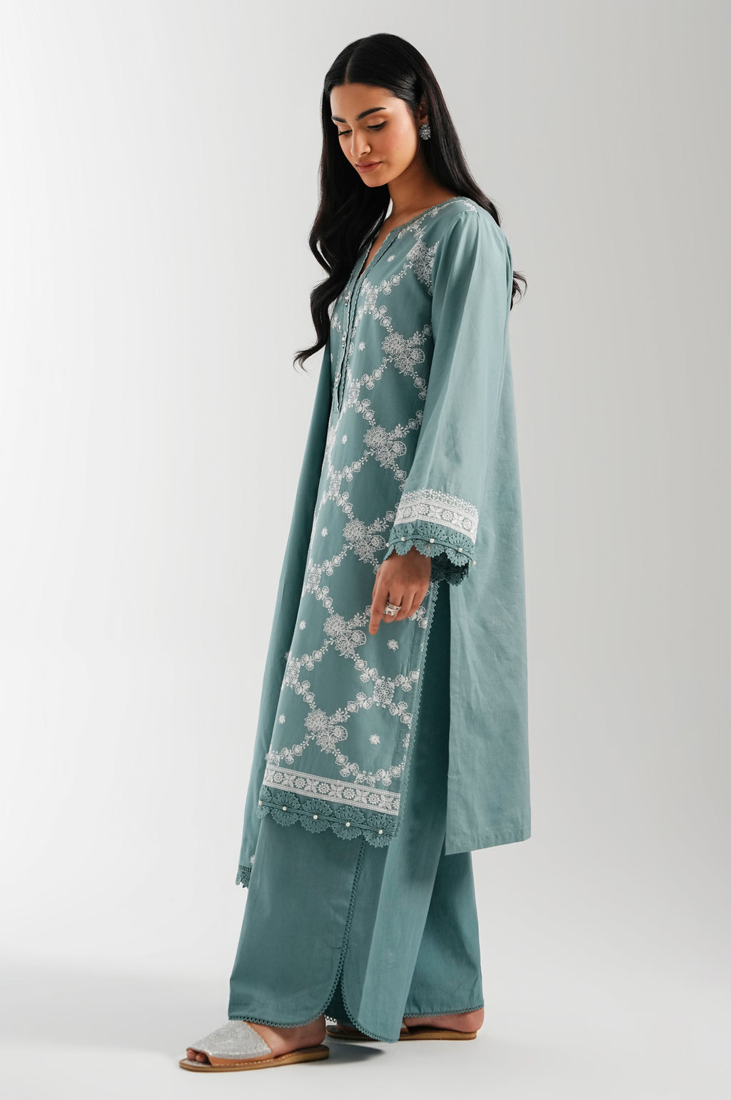 UNSTITCHED EMBROIDERED SUIT