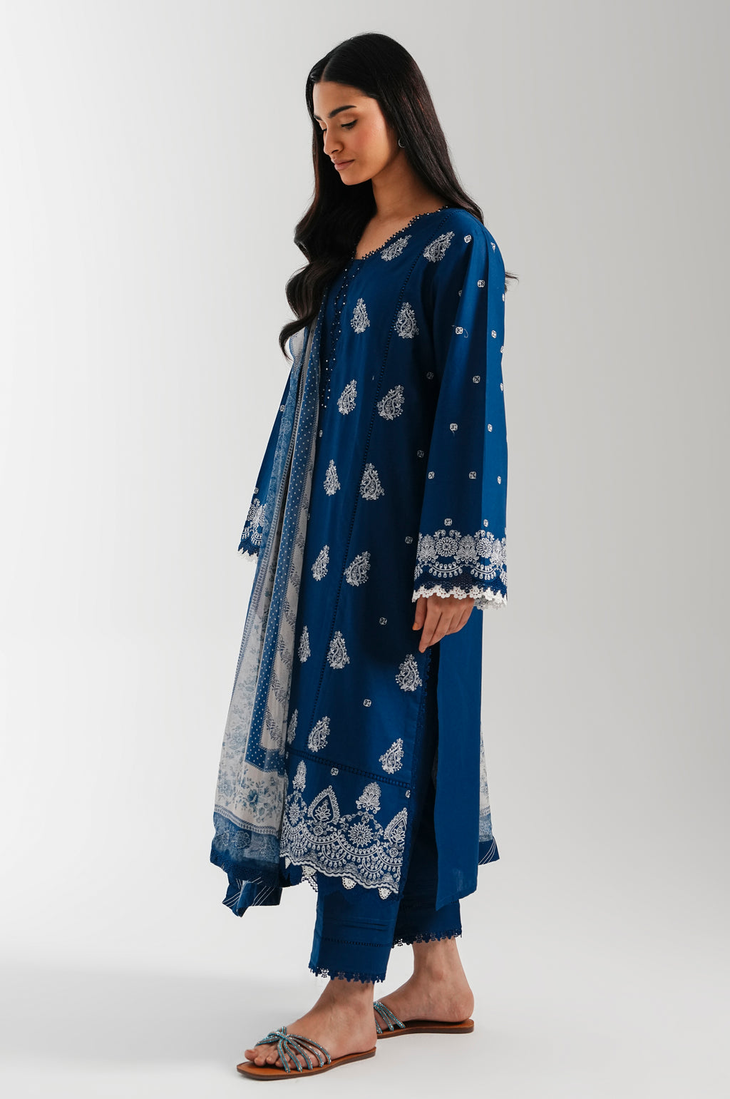 UNSTITCHED EMBROIDERED SUIT