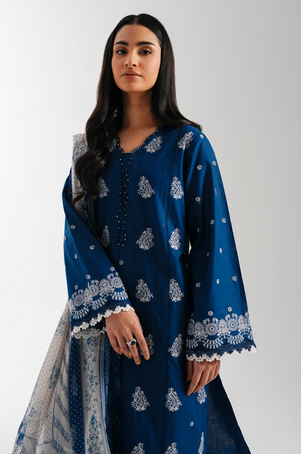 UNSTITCHED EMBROIDERED SUIT