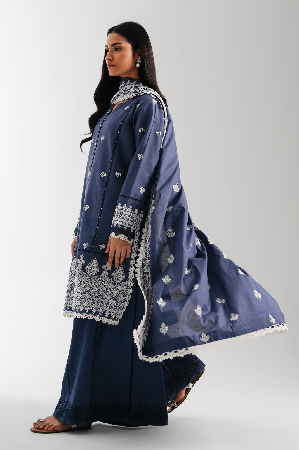 UNSTITCHED EMBROIDERED SUIT