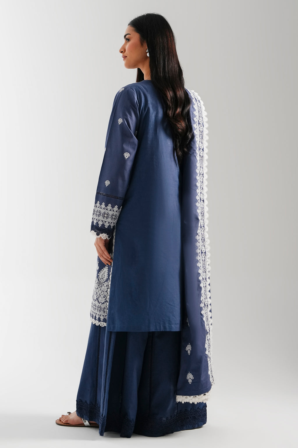 UNSTITCHED EMBROIDERED SUIT