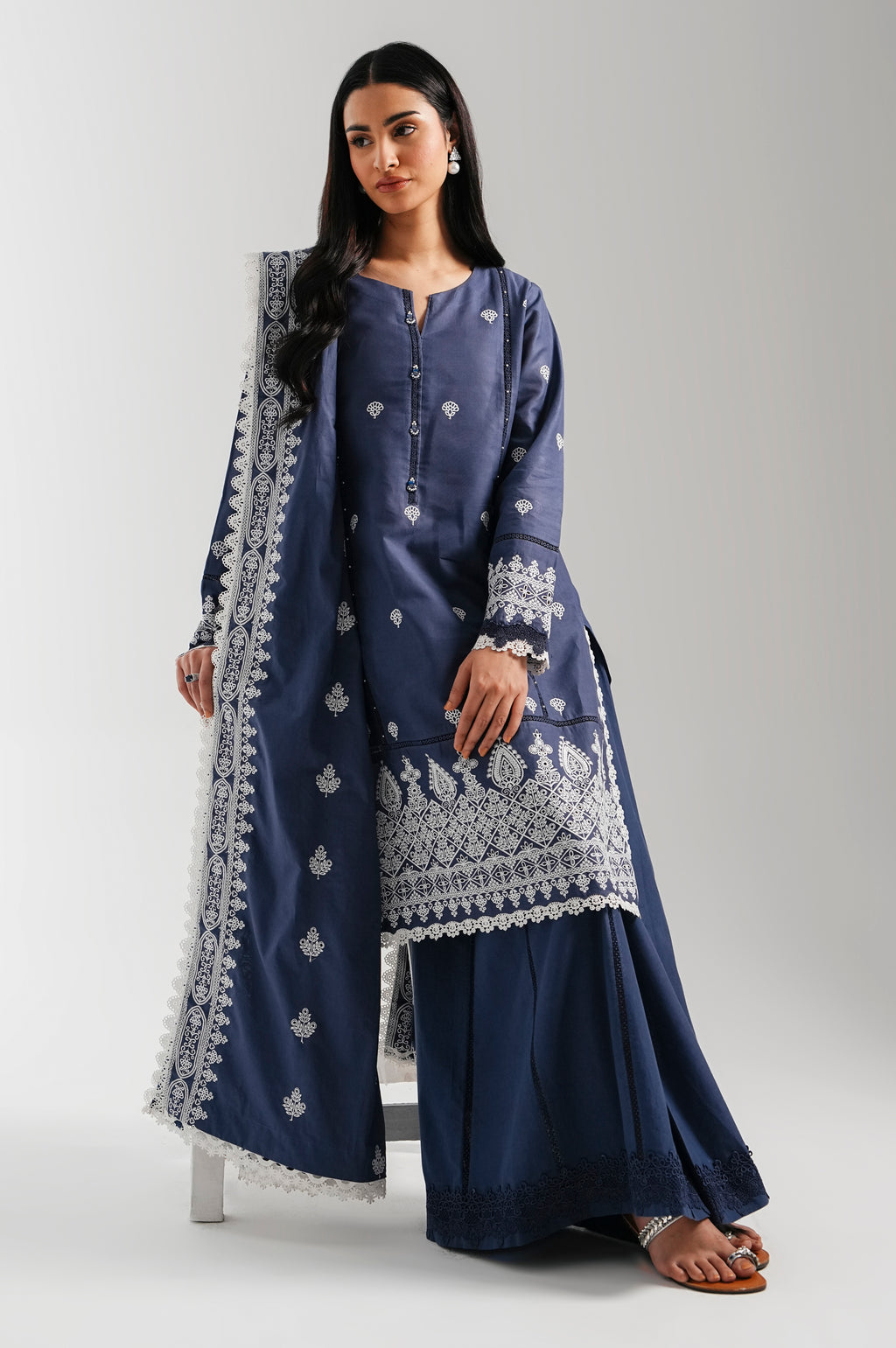 UNSTITCHED EMBROIDERED SUIT