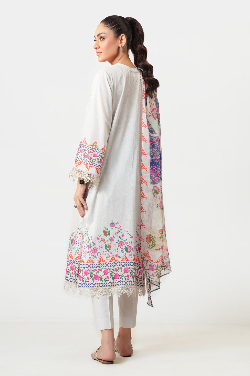 UNSTITCHED EMBROIDERED SUIT