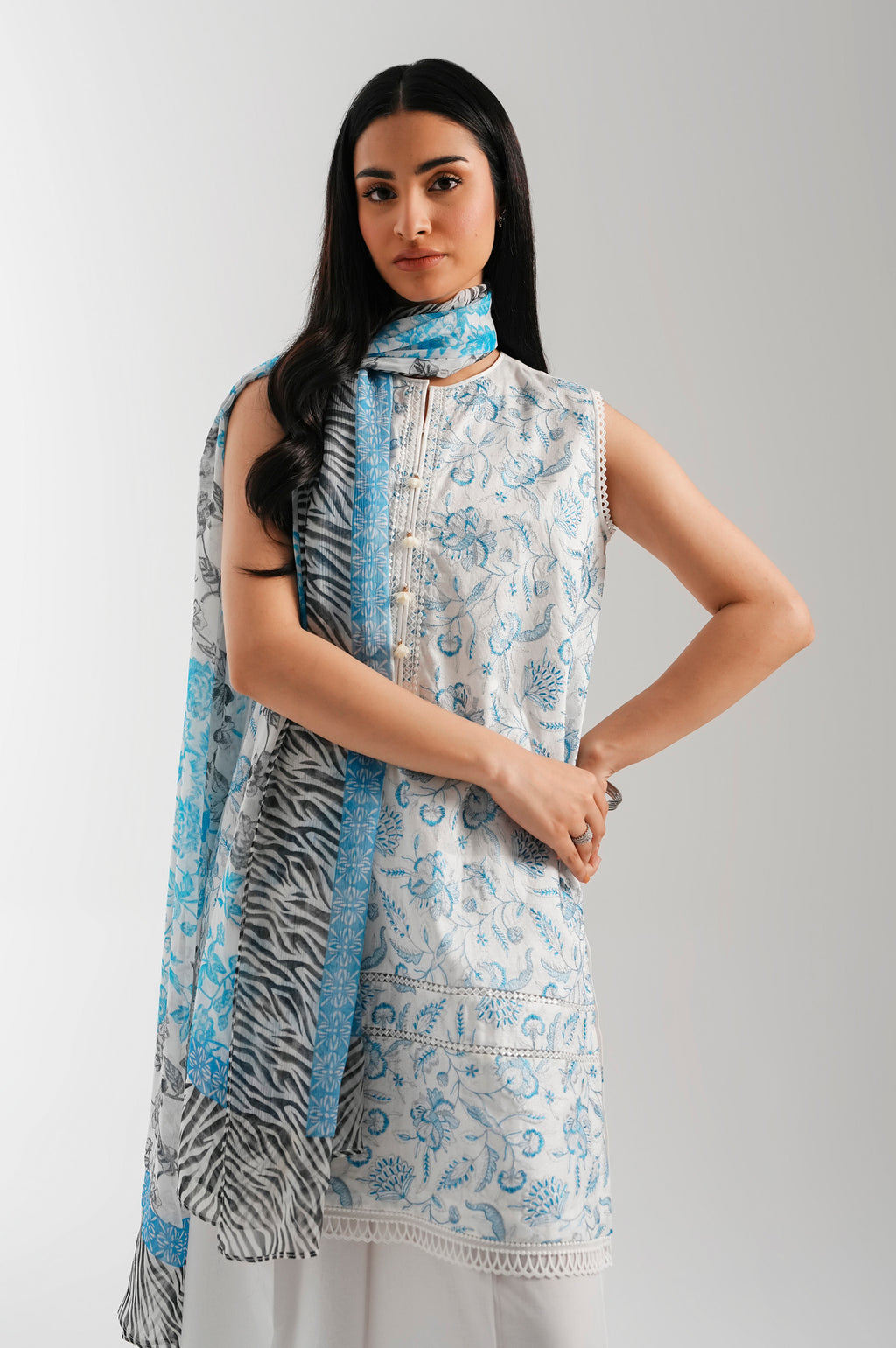 UNSTITCHED EMBROIDERED SUIT