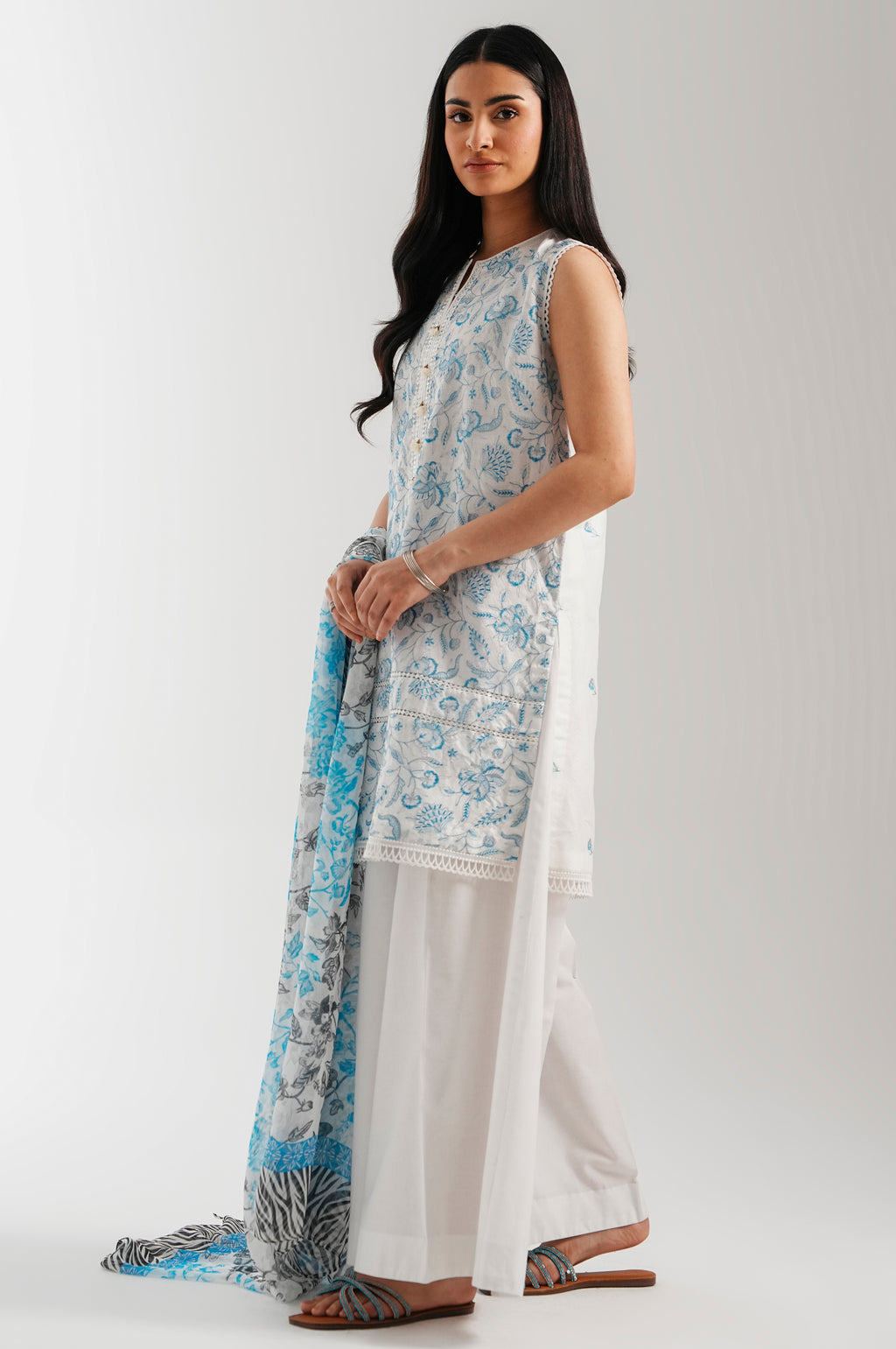 UNSTITCHED EMBROIDERED SUIT