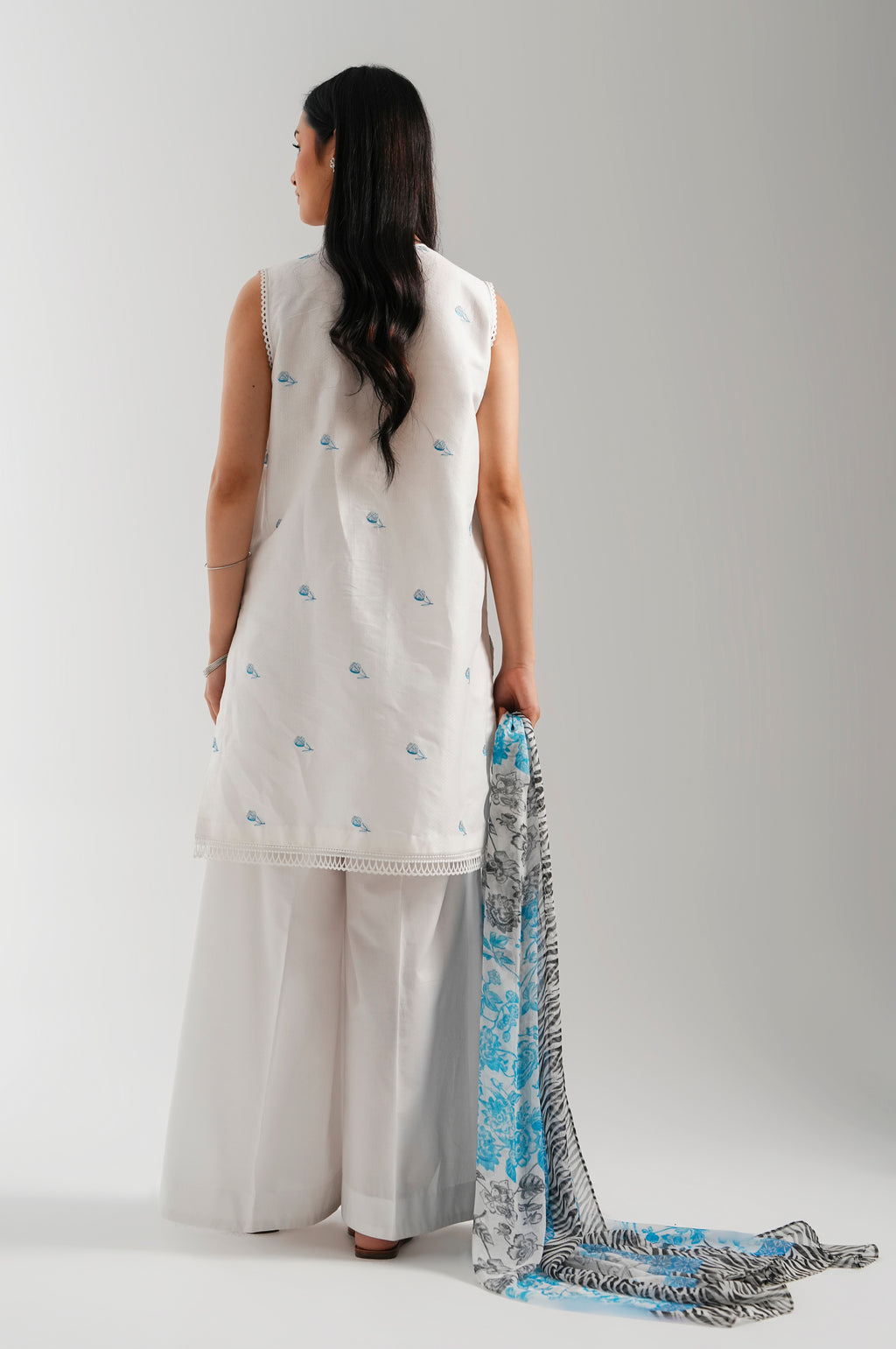 UNSTITCHED EMBROIDERED SUIT