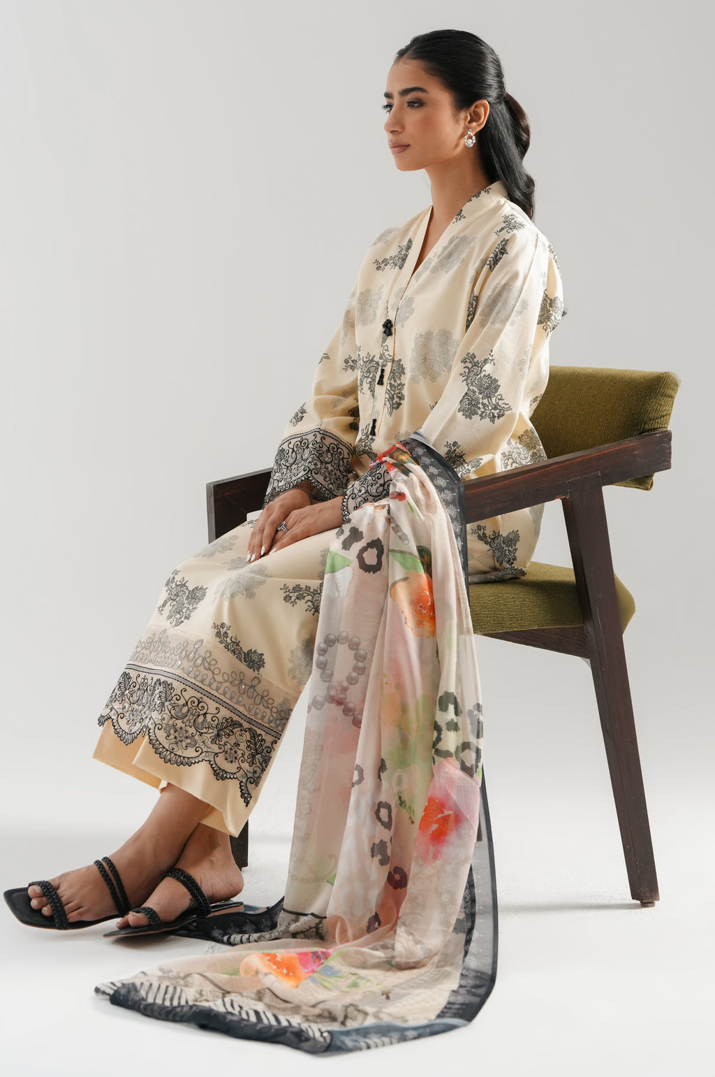 UNSTITCHED EMBROIDERED SUIT