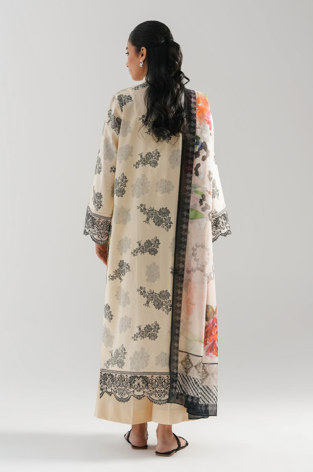UNSTITCHED EMBROIDERED SUIT