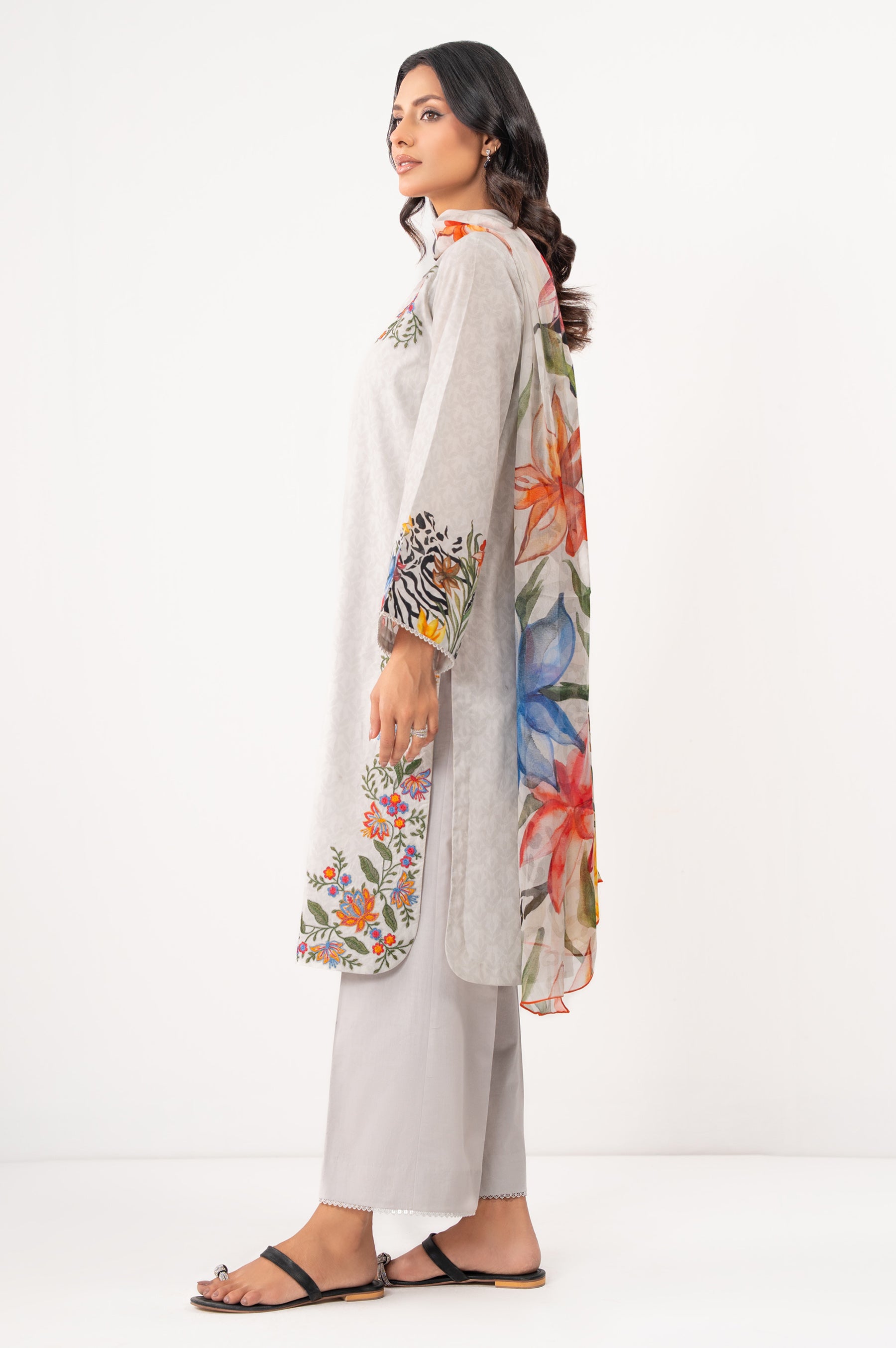 EMBROIDERED LAWN UNSTITCHED 3 PIECE SUIT