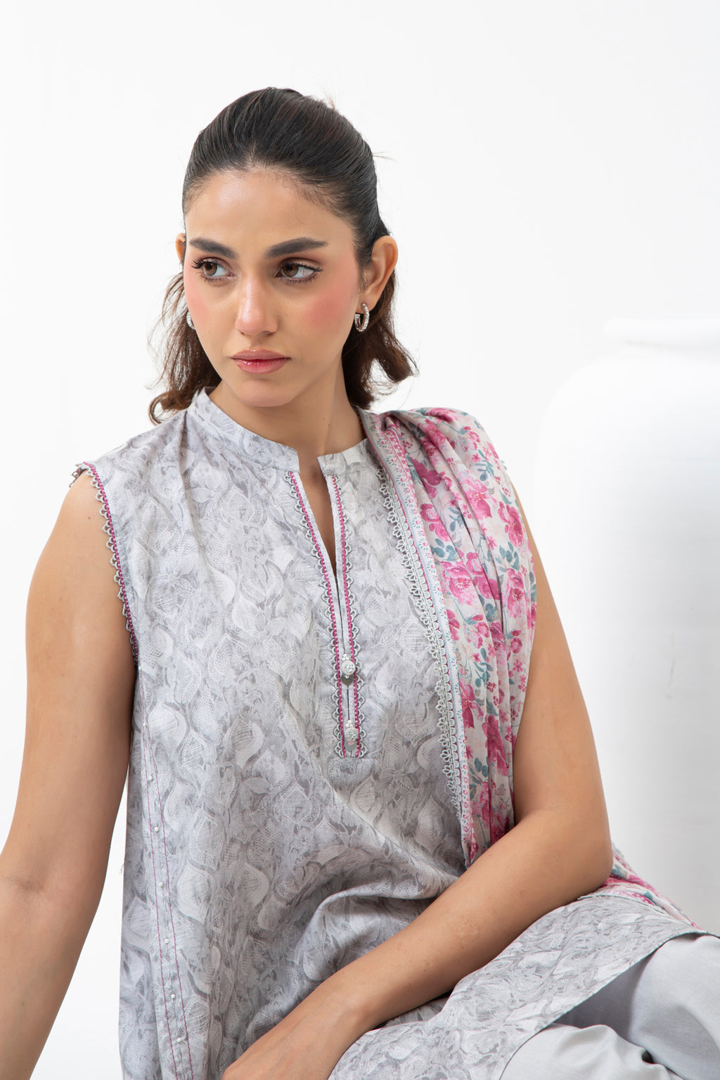 PRINTED LAWN UNSTITCHED 3 PIECE SUIT