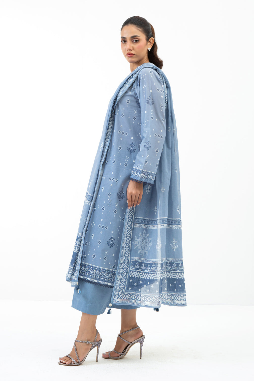 PRINTED LAWN UNSTITCHED 3 PIECE SUIT