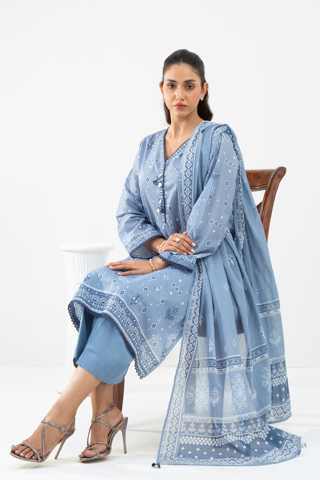 PRINTED LAWN UNSTITCHED 3 PIECE SUIT