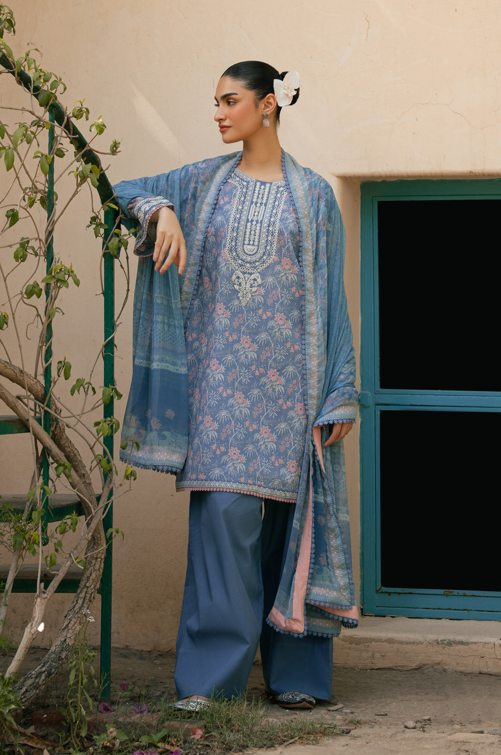 UNSTITCHED EMBROIDERED SUIT