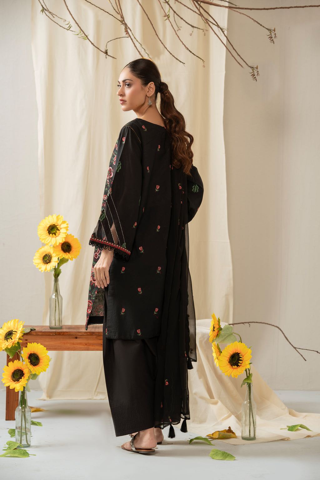 EMBROIDERED CAMBRIC UNSTITCHED 3 PIECE SUIT