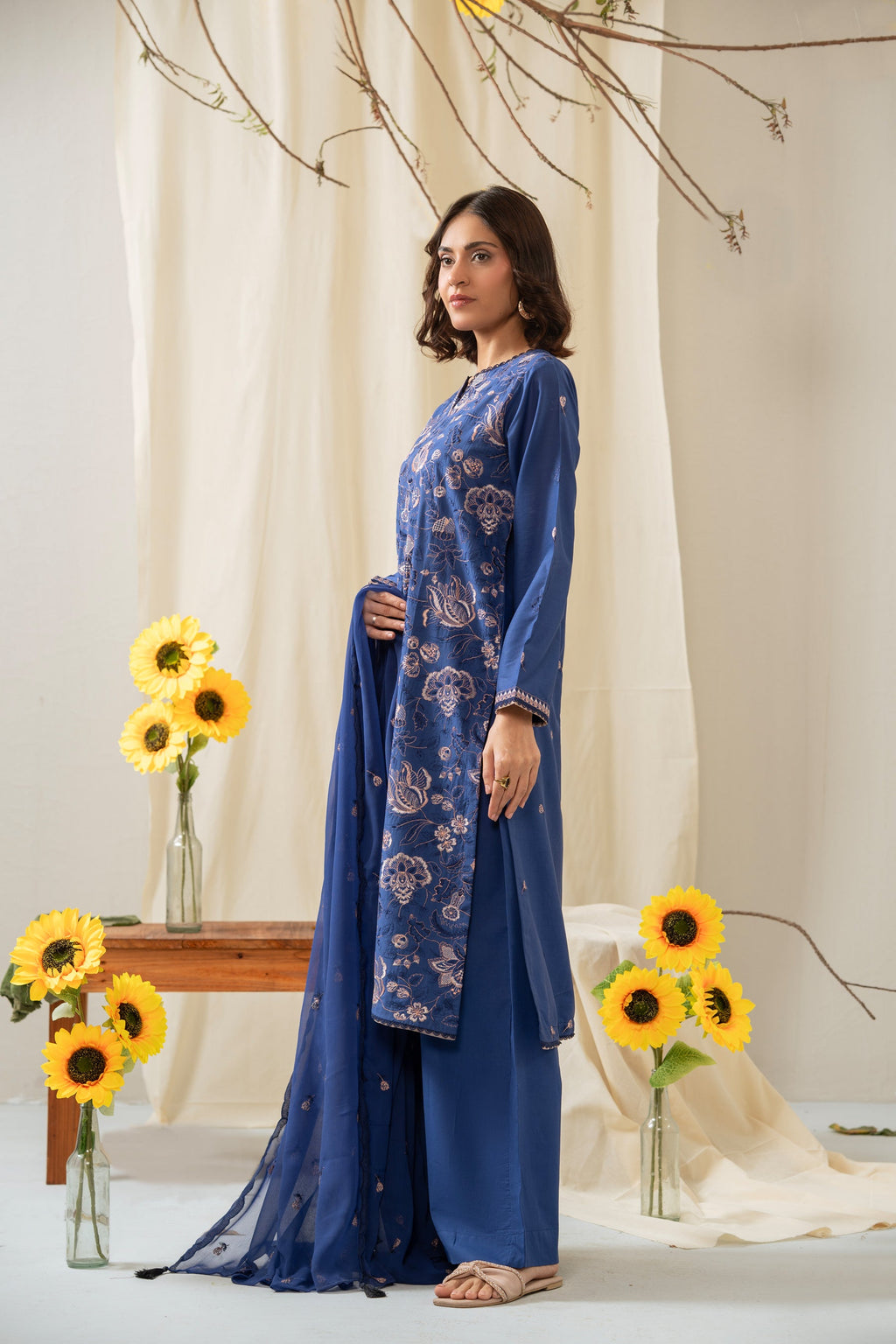 EMBROIDERED CAMBRIC UNSTITCHED 3 PIECE SUIT (FACTORY E-OUTLET)