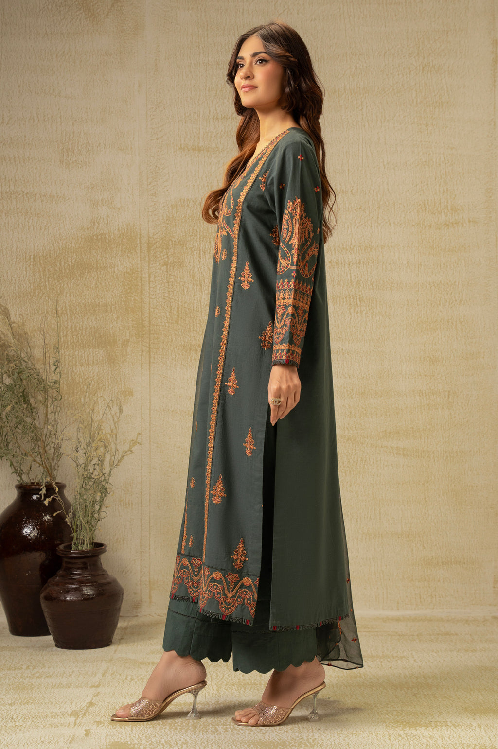 UNSTITCHED DYED EMBROIDERED SUIT