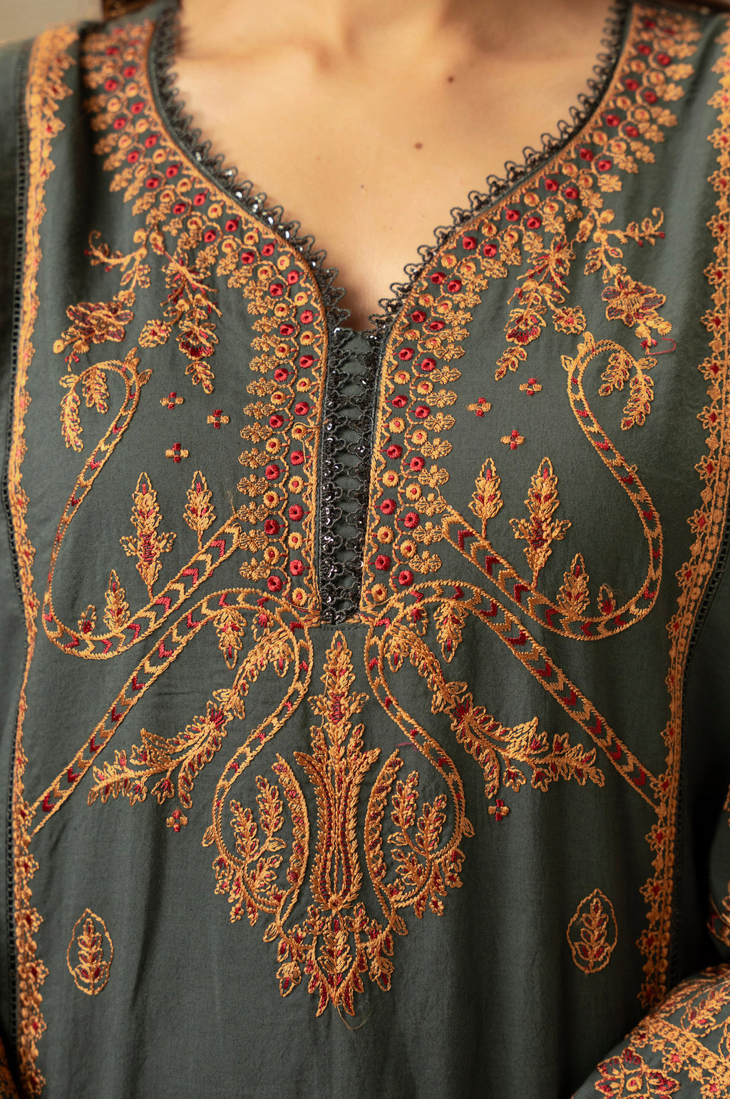 UNSTITCHED DYED EMBROIDERED SUIT