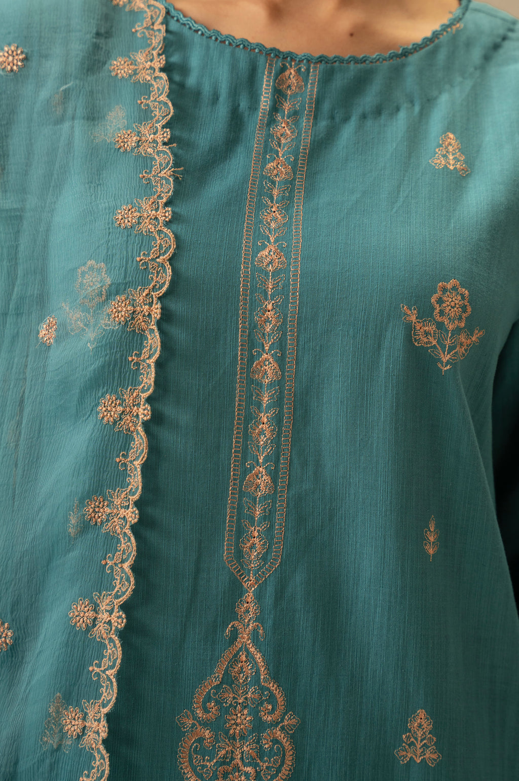 UNSTITCHED EMBROIDERED SUIT