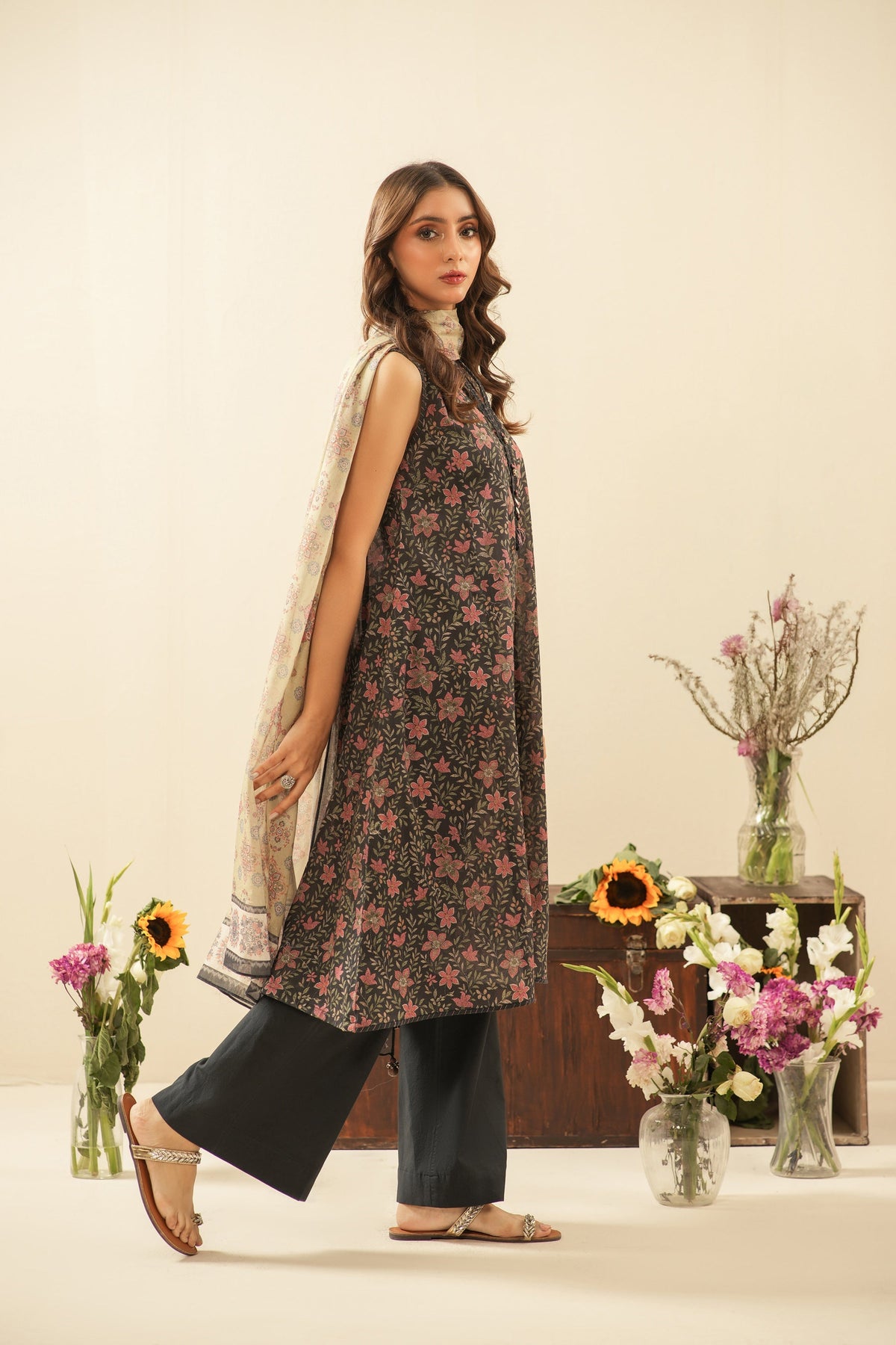 PRINTED LAWN UNSTITCHED 3 PIECE SUIT
