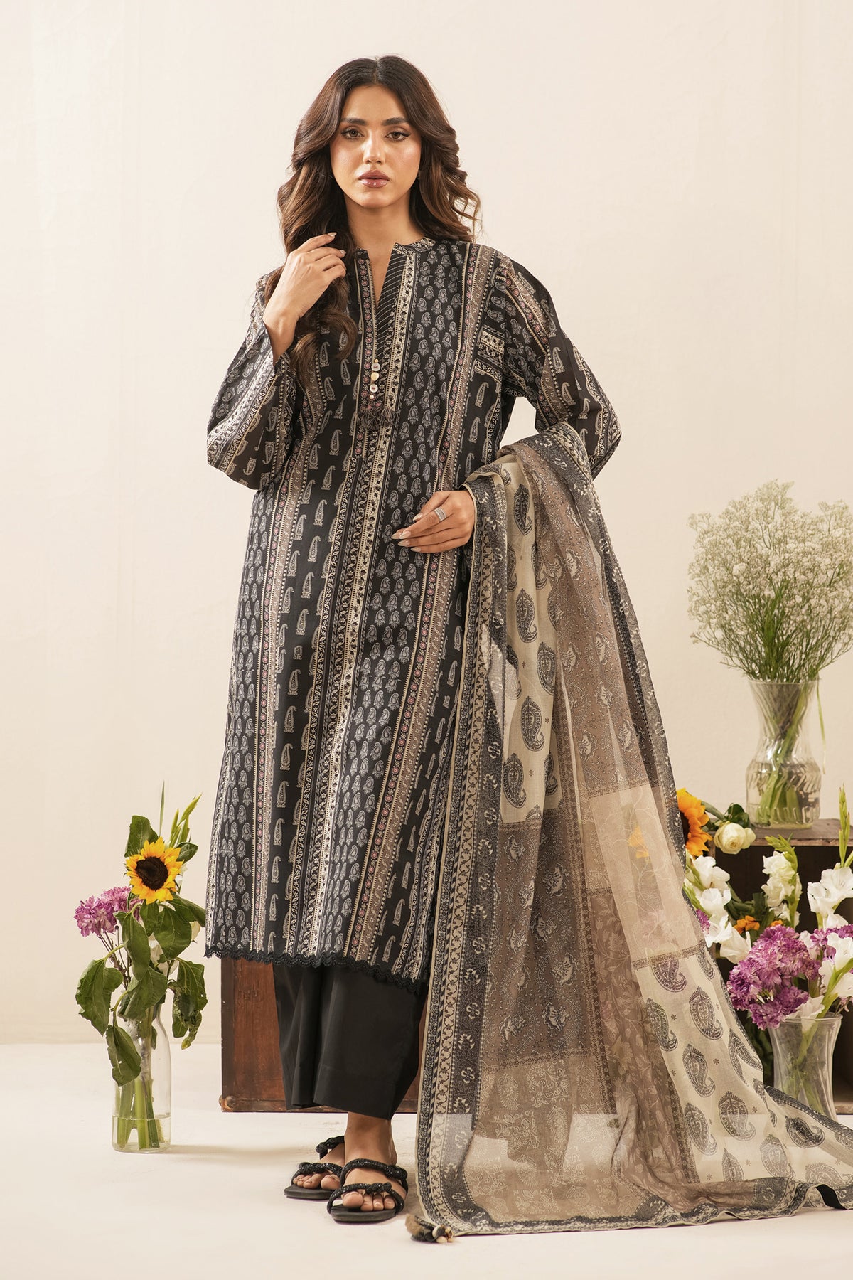 PRINTED LAWN UNSTITCHED 3 PIECE SUIT