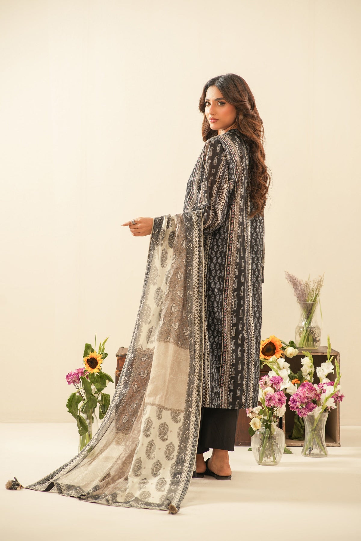 PRINTED LAWN UNSTITCHED 3 PIECE SUIT