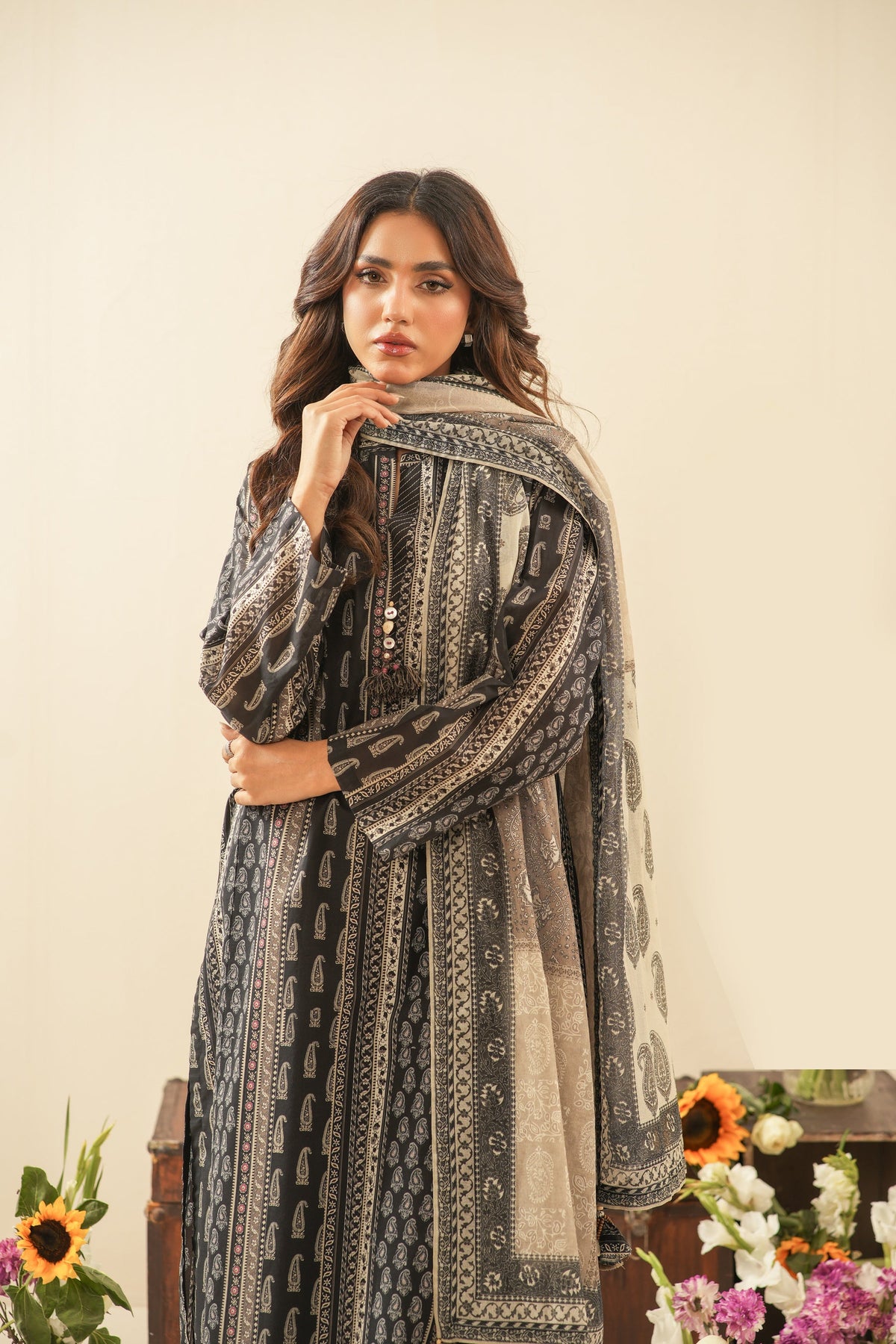 PRINTED LAWN UNSTITCHED 3 PIECE SUIT