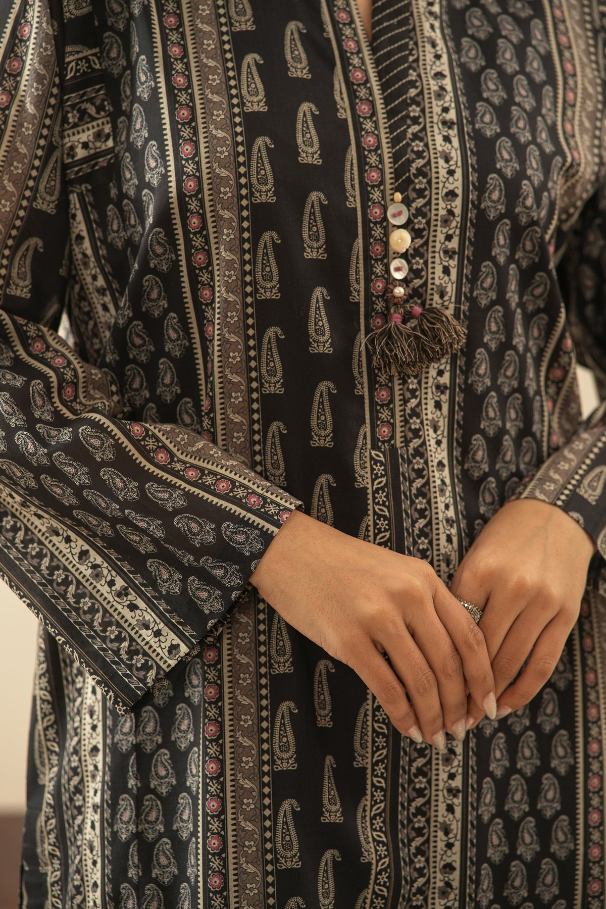 PRINTED LAWN UNSTITCHED 3 PIECE SUIT