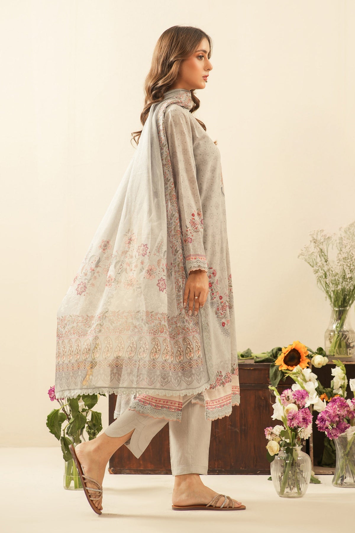 PRINTED LAWN UNSTITCHED 3 PIECE SUIT