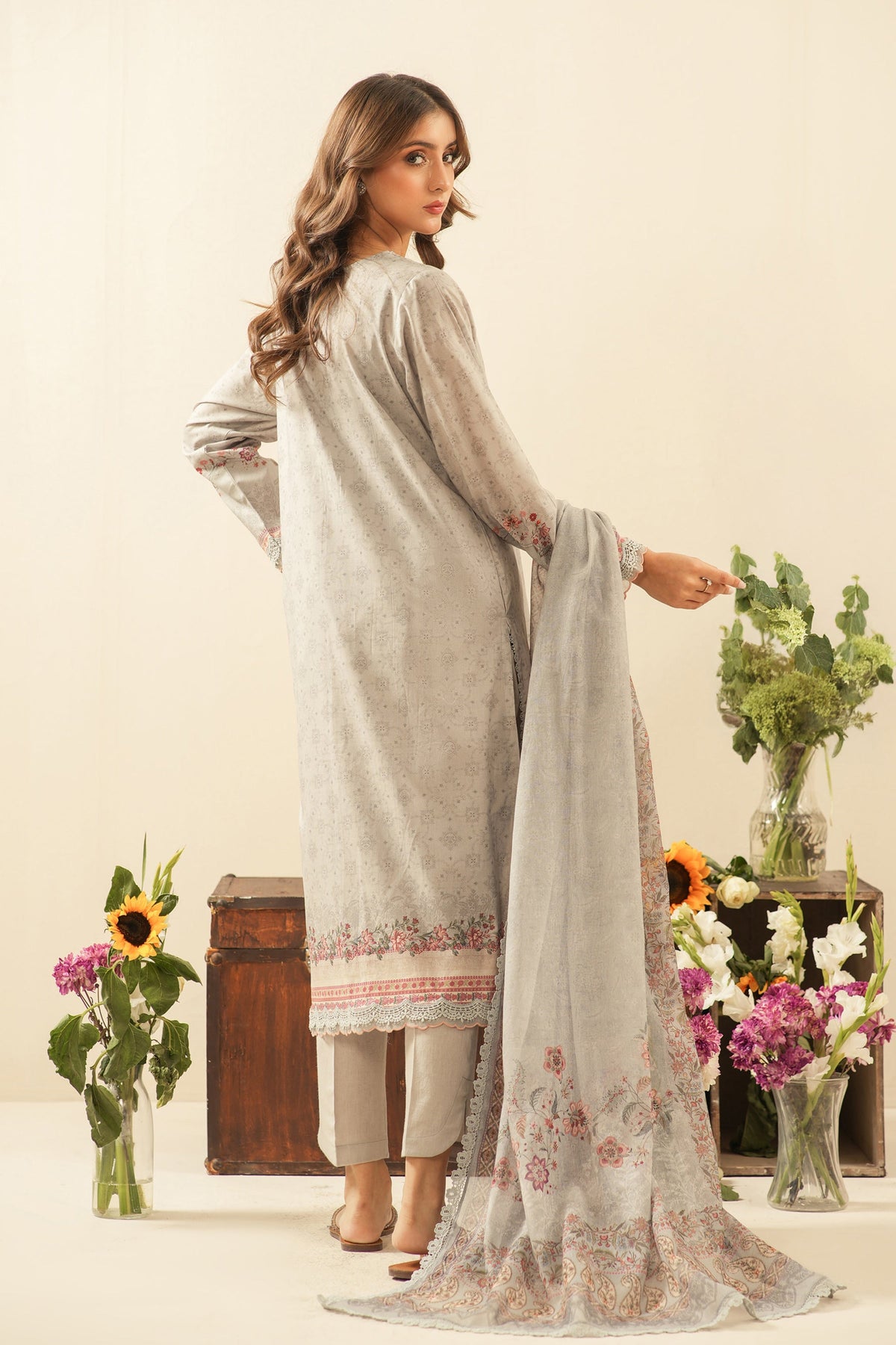 PRINTED LAWN UNSTITCHED 3 PIECE SUIT