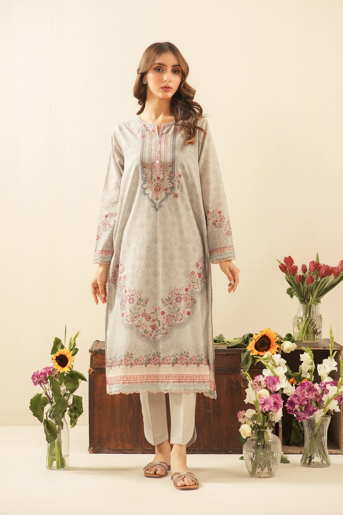 PRINTED LAWN UNSTITCHED 3 PIECE SUIT