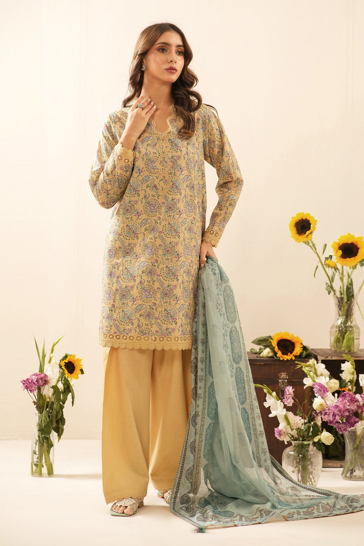 PRINTED LAWN UNSTITCHED 3 PIECE SUIT