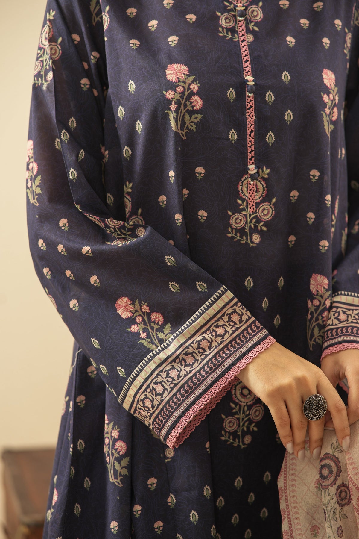 PRINTED LAWN UNSTITCHED 3 PIECE SUIT