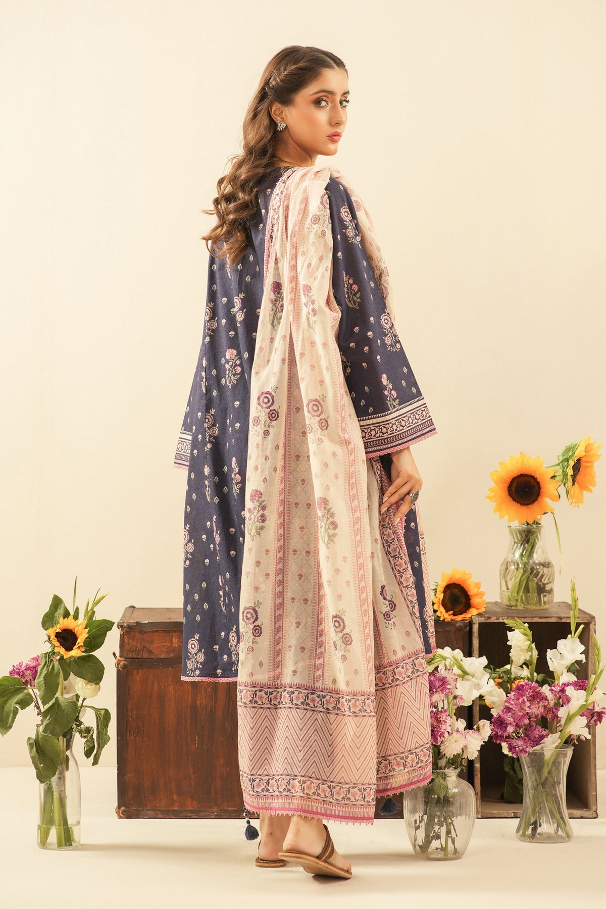 PRINTED LAWN UNSTITCHED 3 PIECE SUIT