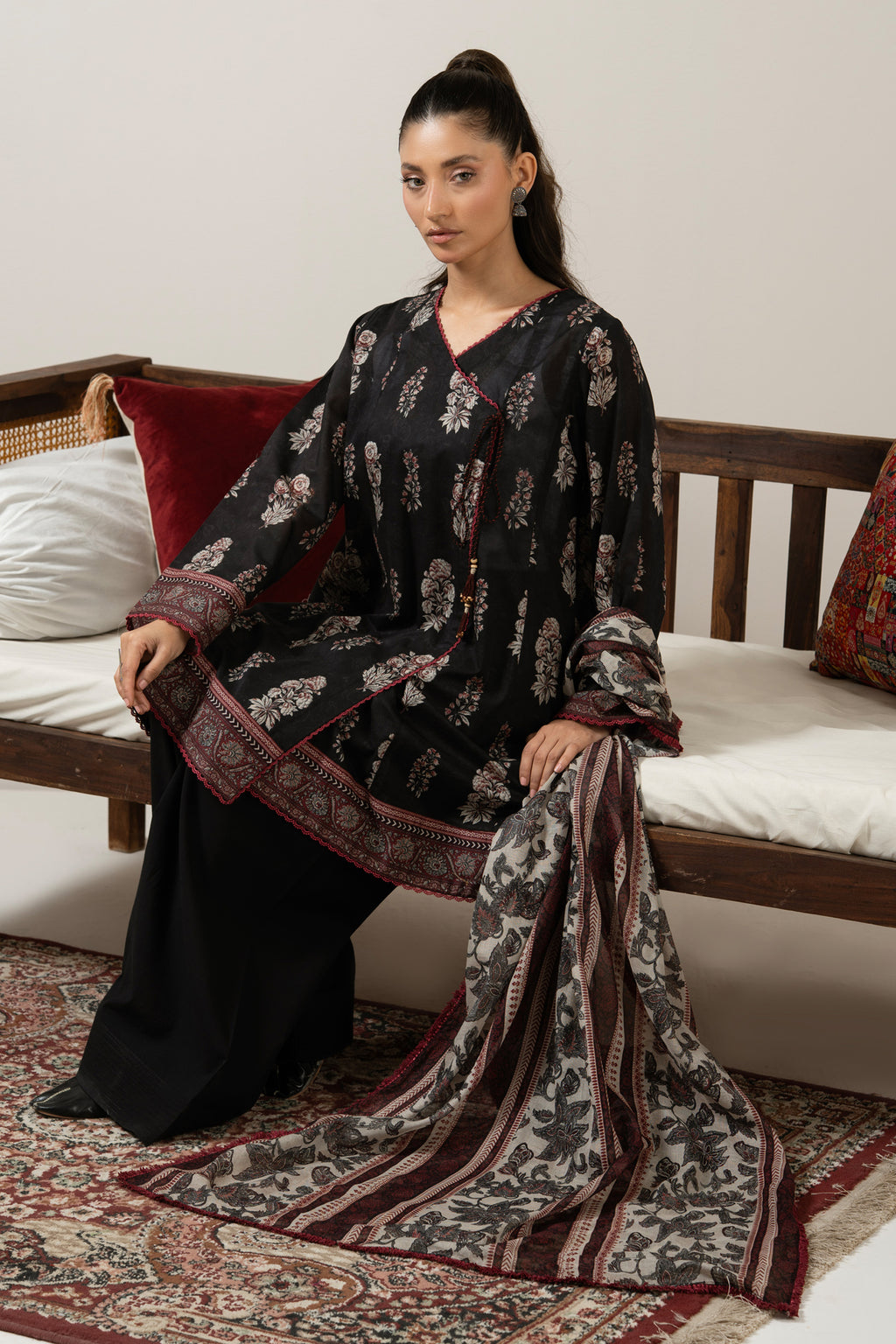 PRINTED LAWN UNSTITCHED 3 PIECE SUIT