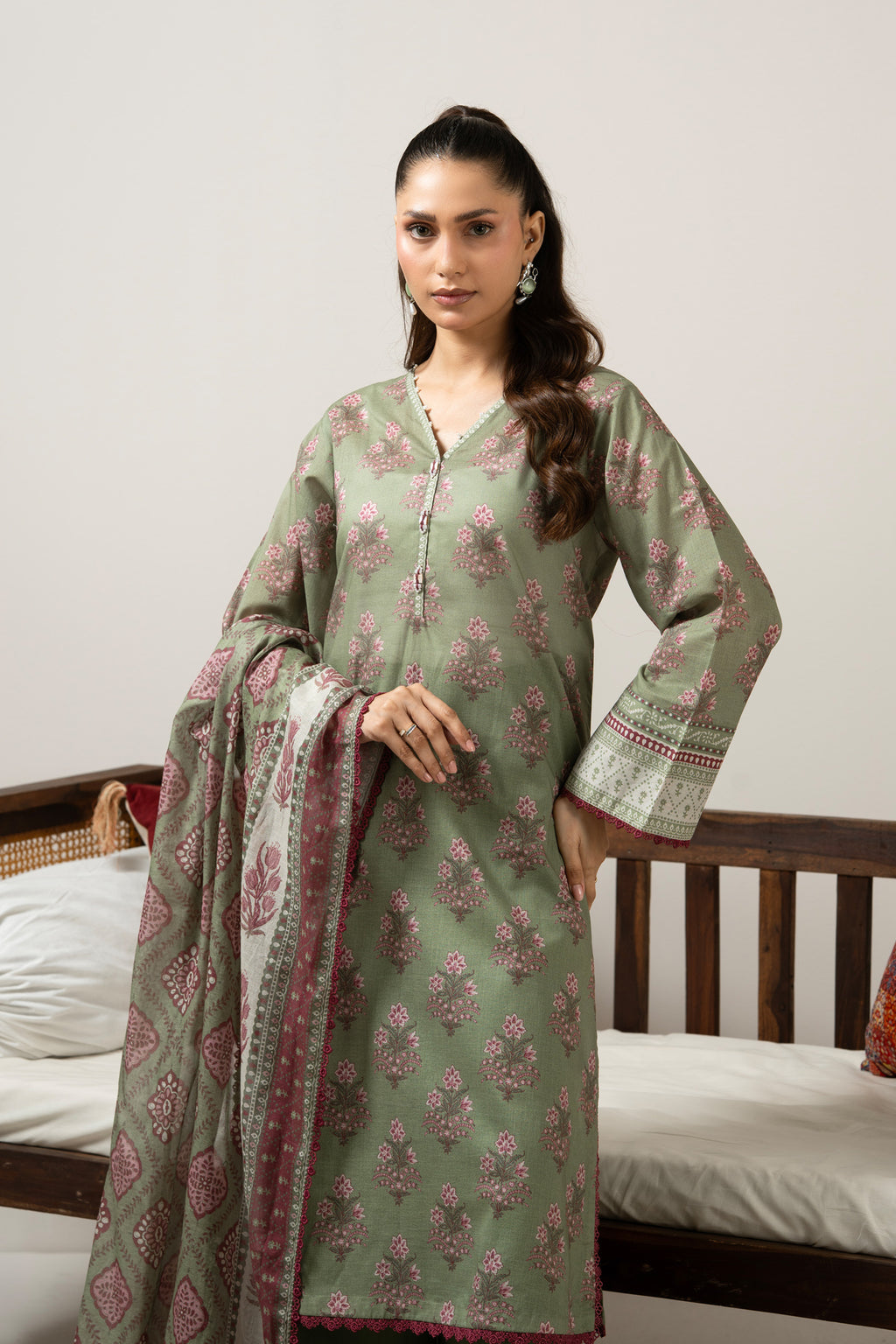 PRINTED LAWN UNSTITCHED 3 PIECE SUIT