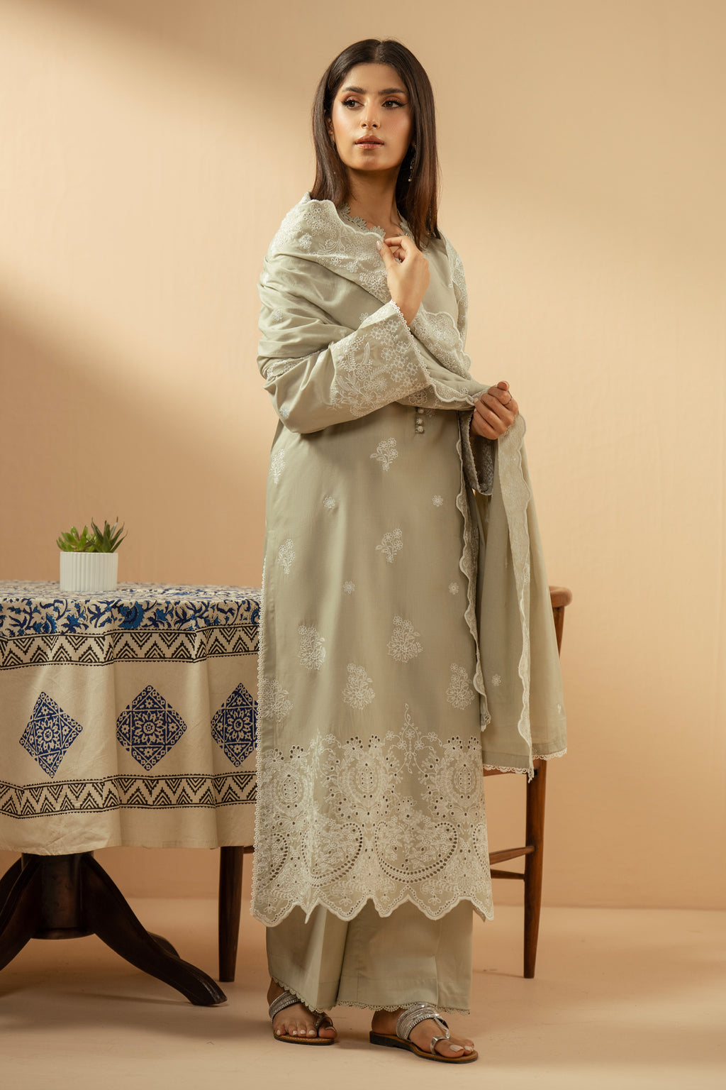 EMBROIDERED CHIKANKARI UNSTITCHED 3 PIECE SUIT