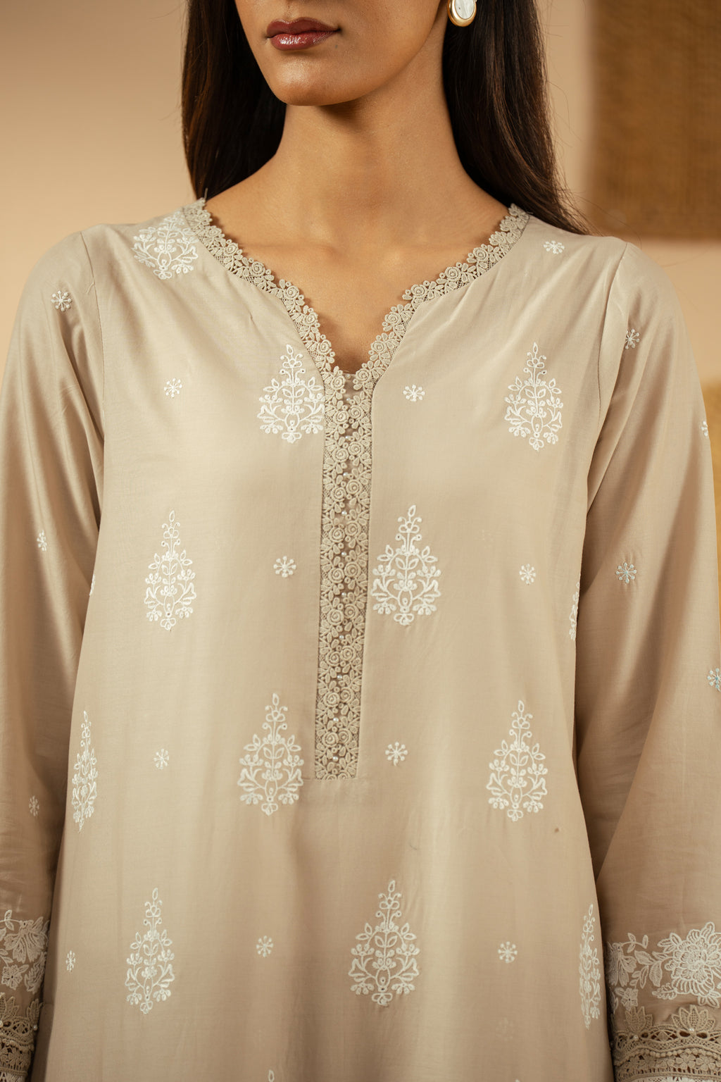EMBROIDERED CHIKANKARI UNSTITCHED 3 PIECE SUIT