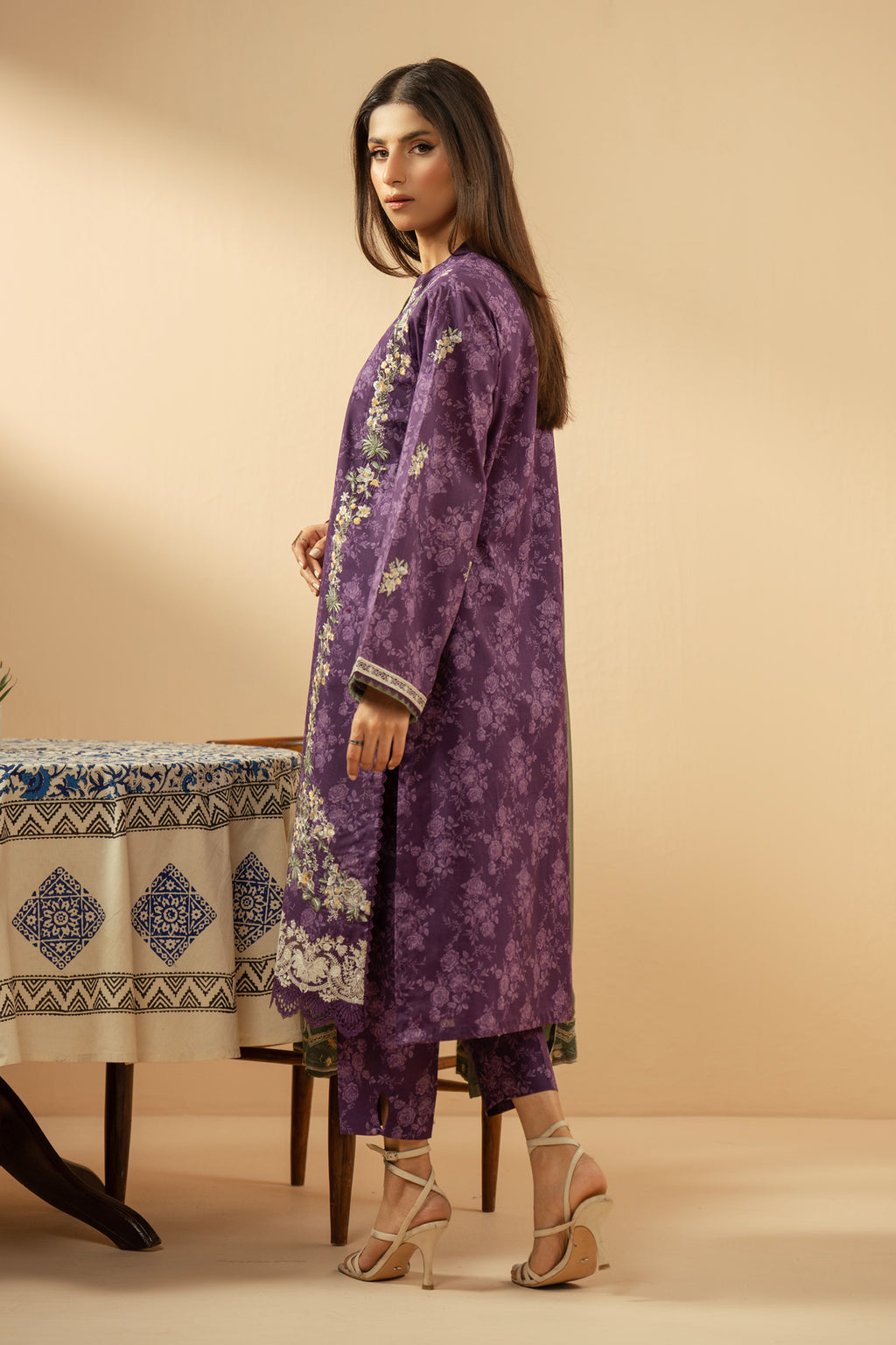 EMBROIDERED LAWN UNSTITCHED 3 PIECE SUIT