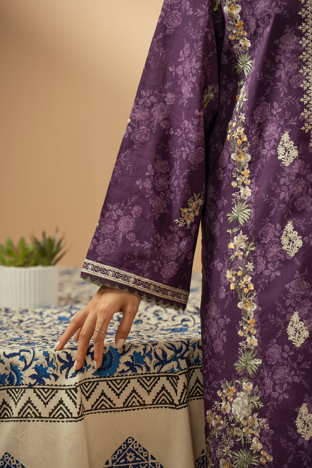 EMBROIDERED LAWN UNSTITCHED 3 PIECE SUIT