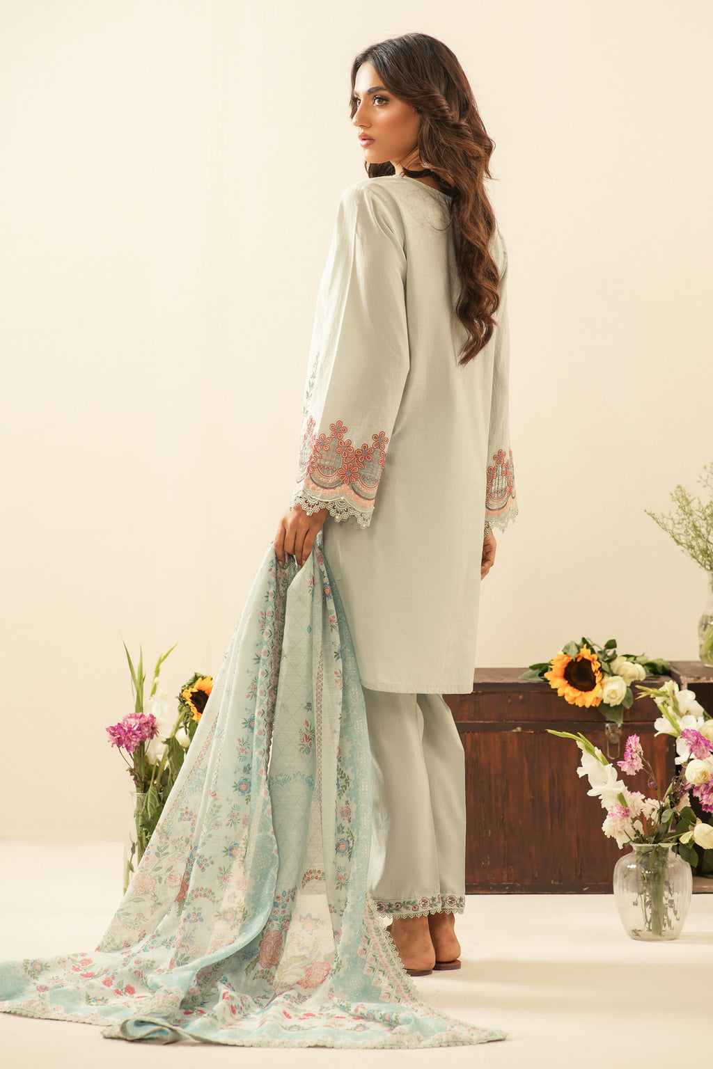 EMBROIDERED CAMBRIC UNSTITCHED 3 PIECE SUIT