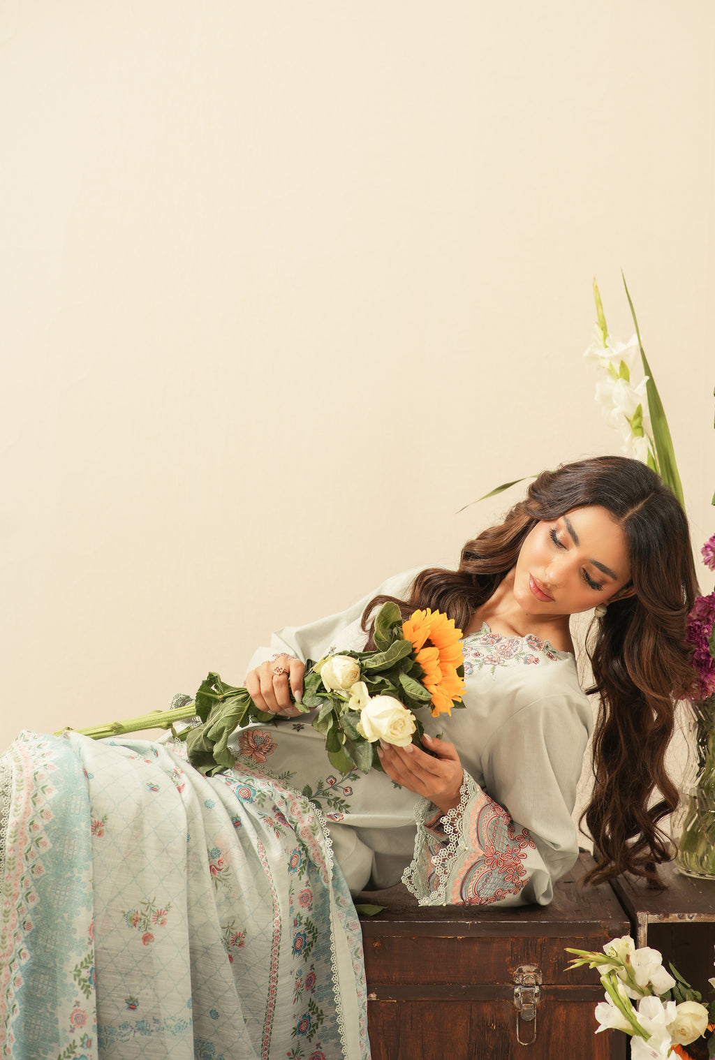 EMBROIDERED CAMBRIC UNSTITCHED 3 PIECE SUIT