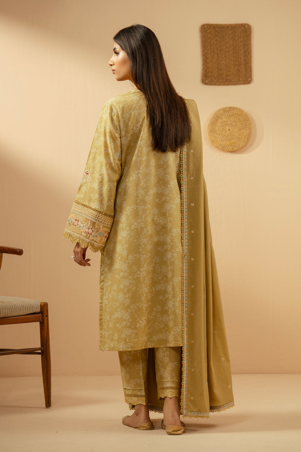 EMBROIDERED CAMBRIC UNSTITCHED 3 PIECE SUIT