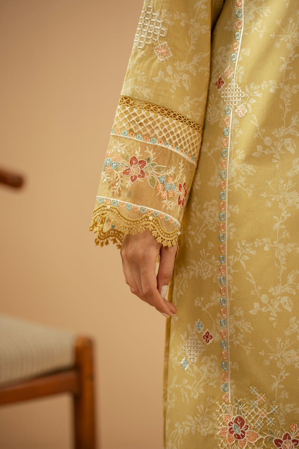 EMBROIDERED CAMBRIC UNSTITCHED 3 PIECE SUIT